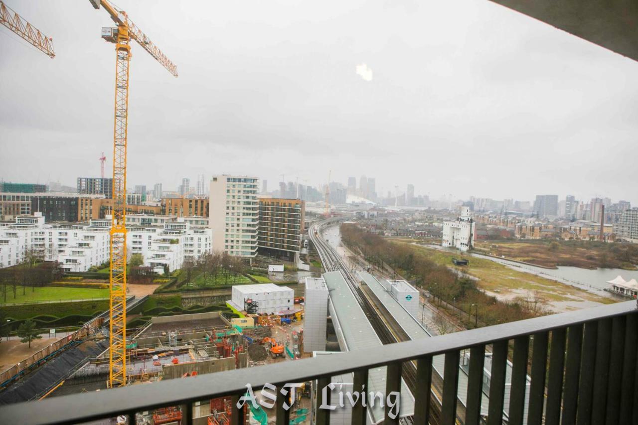 Pontoon Dock Key Workers Apartment 런던 외부 사진